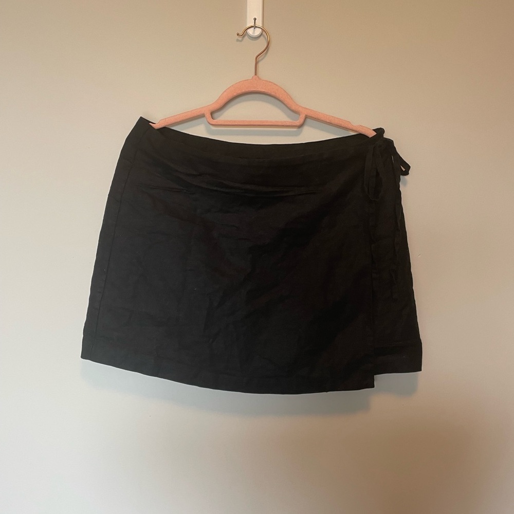 GAP Black Women's Linen Blend Wrap Mini Skirt - Size L (petite)